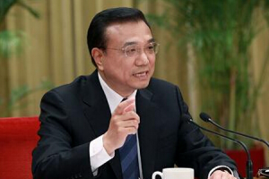 李克强:实施工业污染源全面达标排放计划 适时开征环境保护税