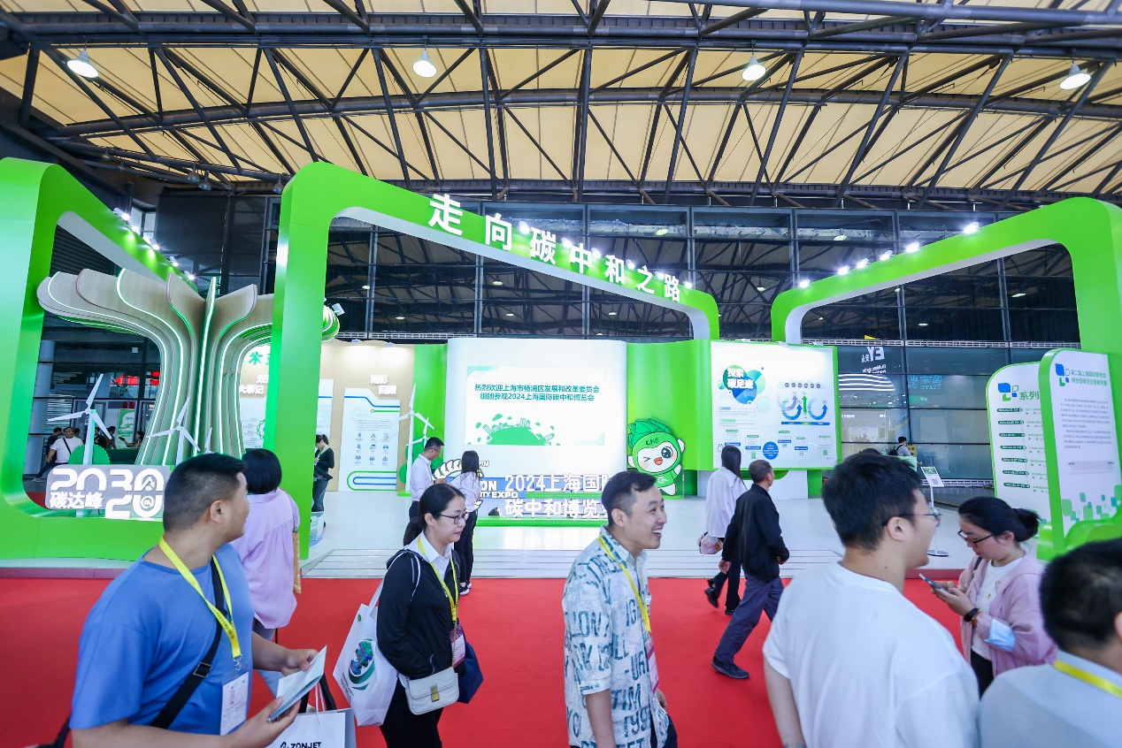 一笔开启绿色生活 晨光携环保艺术作品亮相2024上海国际碳中和博览会 一笔开启绿色生活 晨光携环保艺术作品亮相2024上海国际碳中和博览会